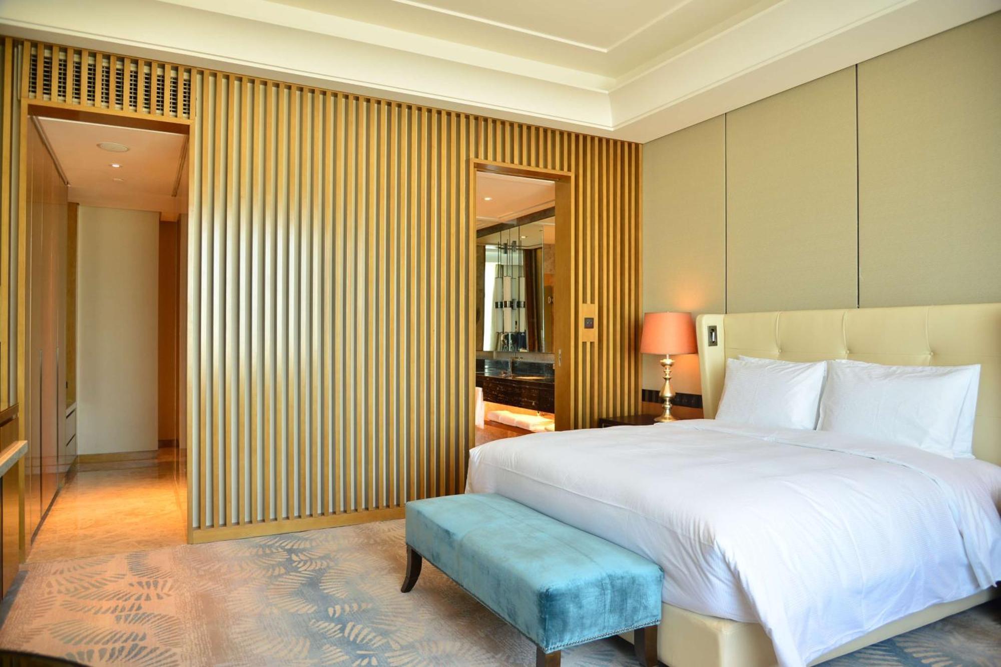 Hilton Urumqi Exterior photo